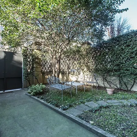 Garden Studio In דירה